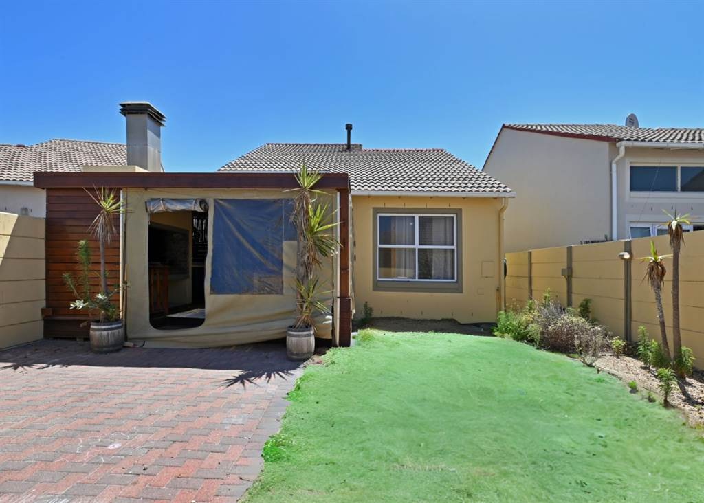 3 Bed House in Muizenberg photo number 3
