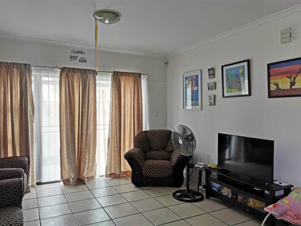 2 Bed Apartment in Moorreesburg photo number 5