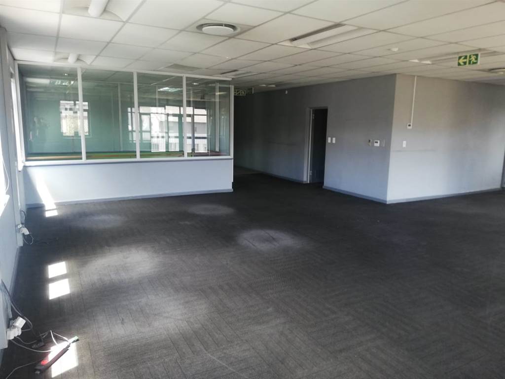 978  m² Office Space in Century City photo number 22
