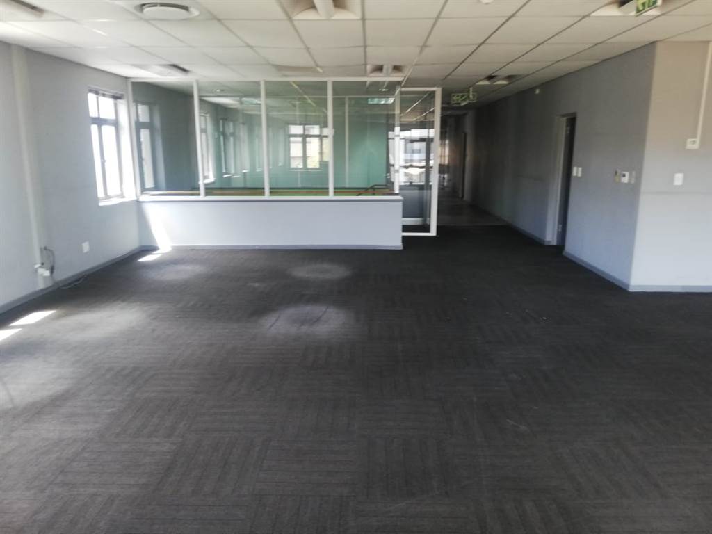 978  m² Office Space in Century City photo number 20