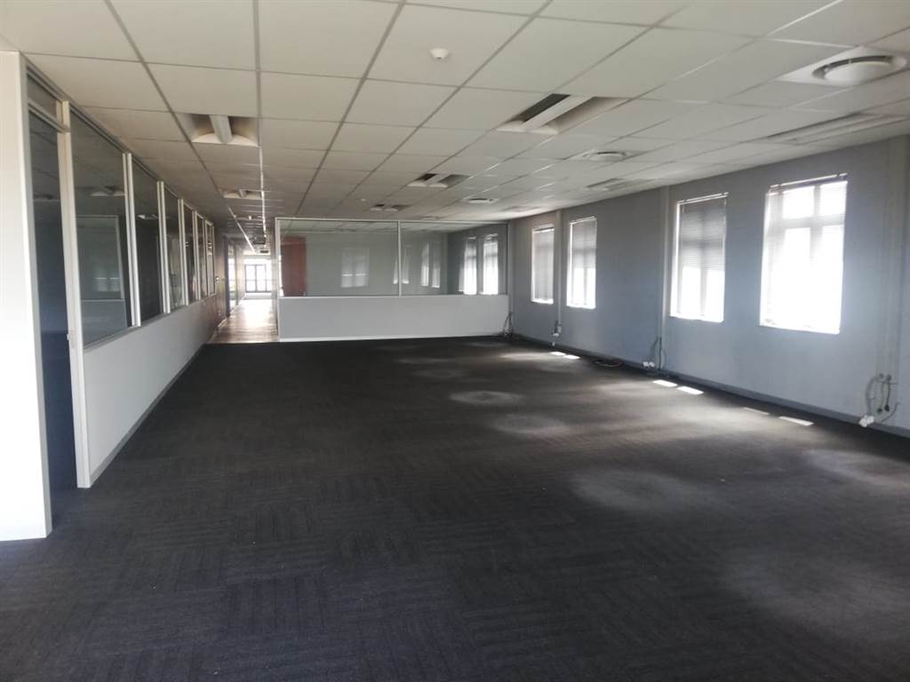 978  m² Office Space in Century City photo number 16