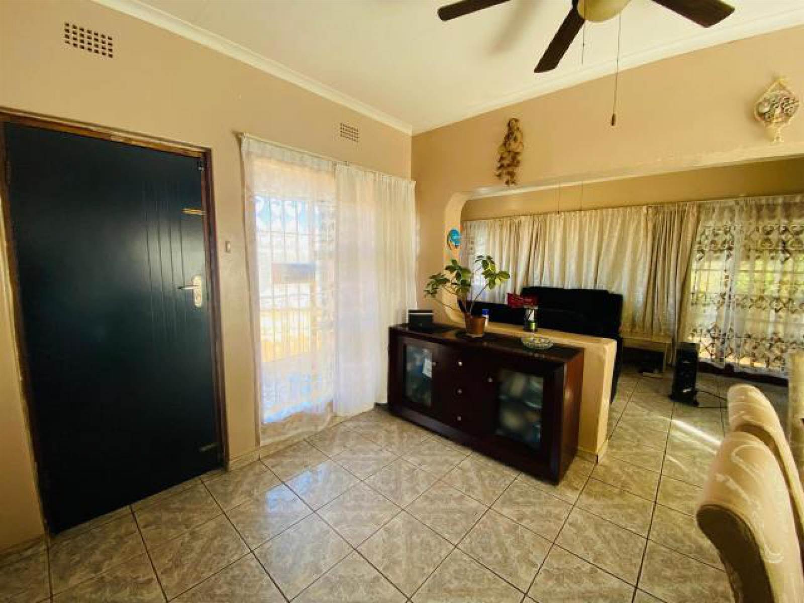 4 Bed House in Naturena photo number 3