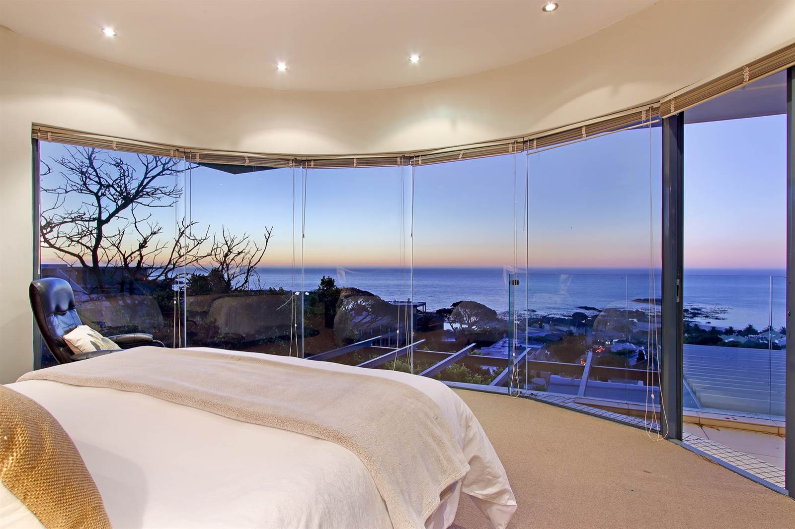 5 Bed House in Camps Bay photo number 8