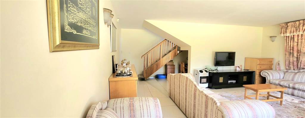 3 Bed Townhouse in Westdene photo number 3