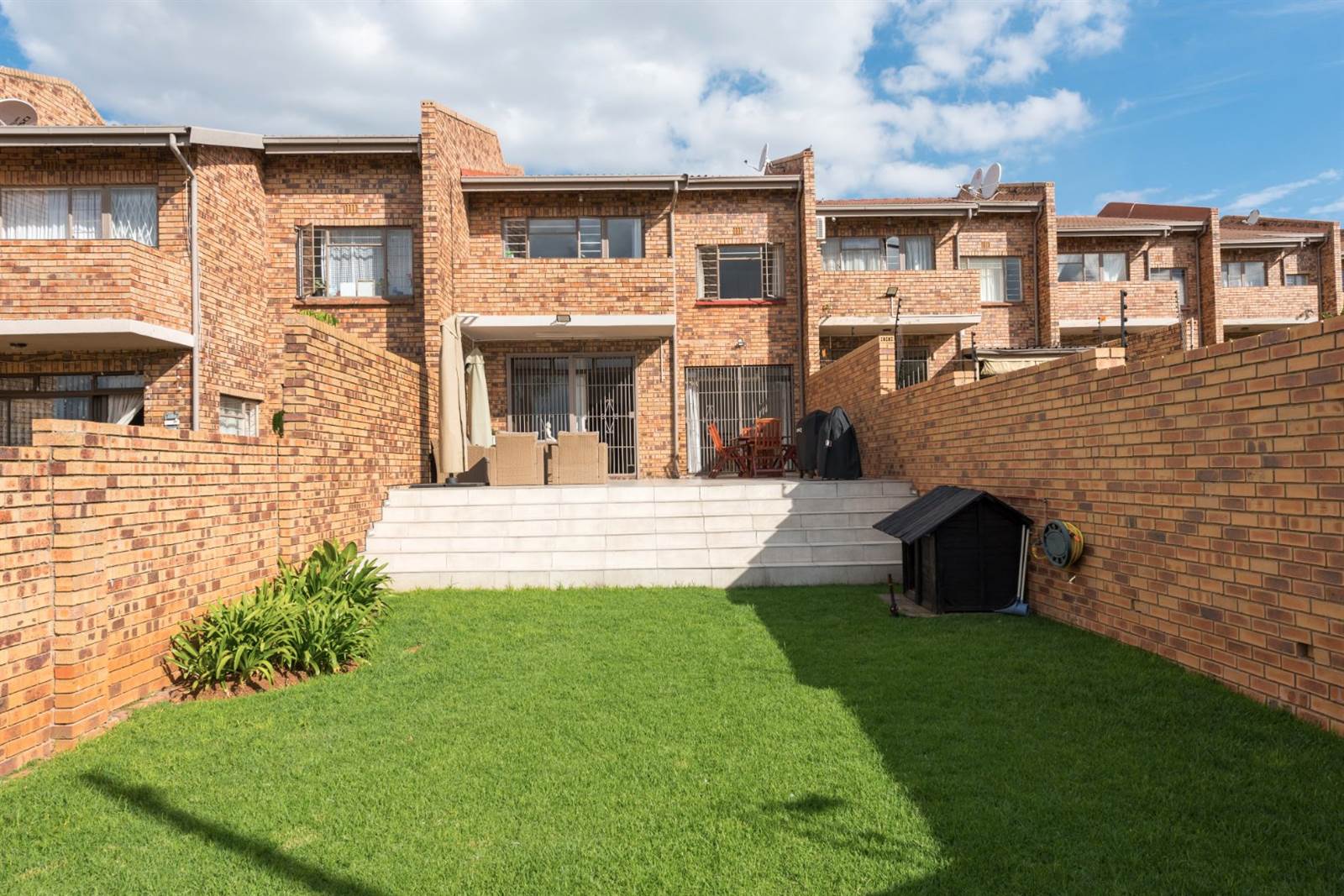 4 Bed Townhouse in Corlett Gardens photo number 4