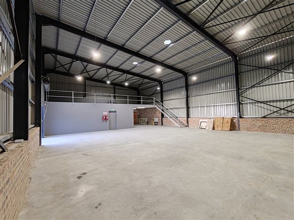 345 m² Industrial space 345 m² Industrial space