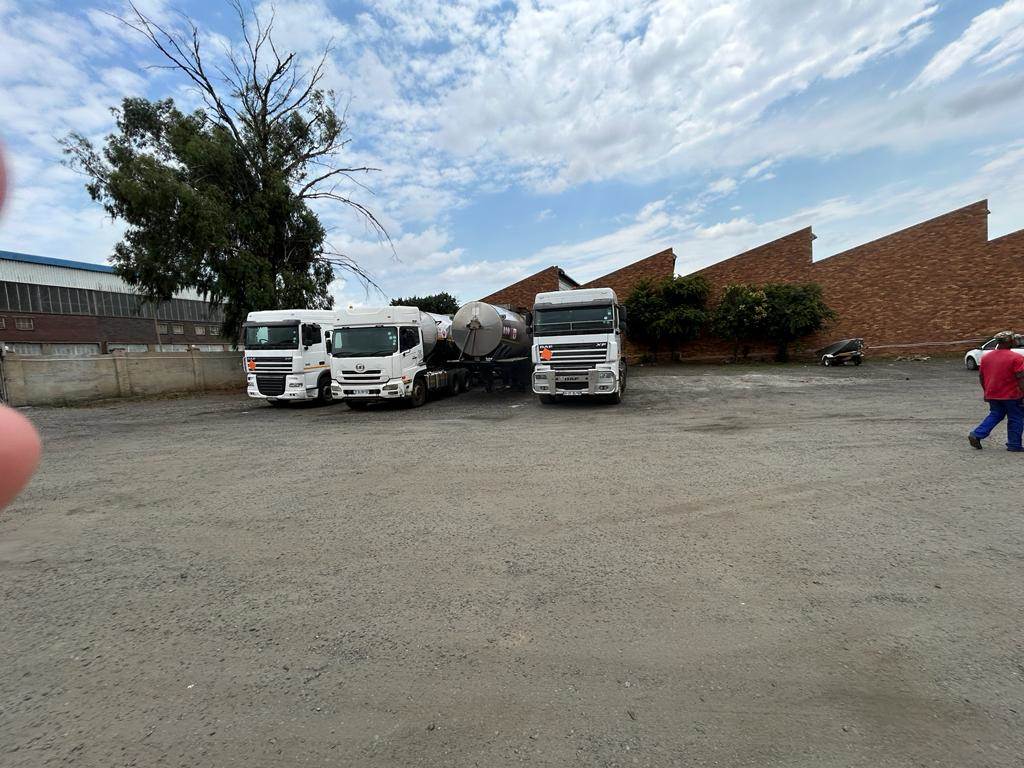 600  m² Industrial space in Elandsfontein AH photo number 1