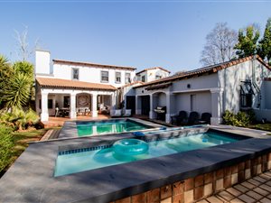 4 Bed House in Moreleta Park