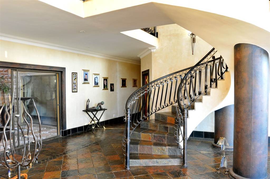 6 Bed House in Mooikloof Equestrian Estate photo number 5