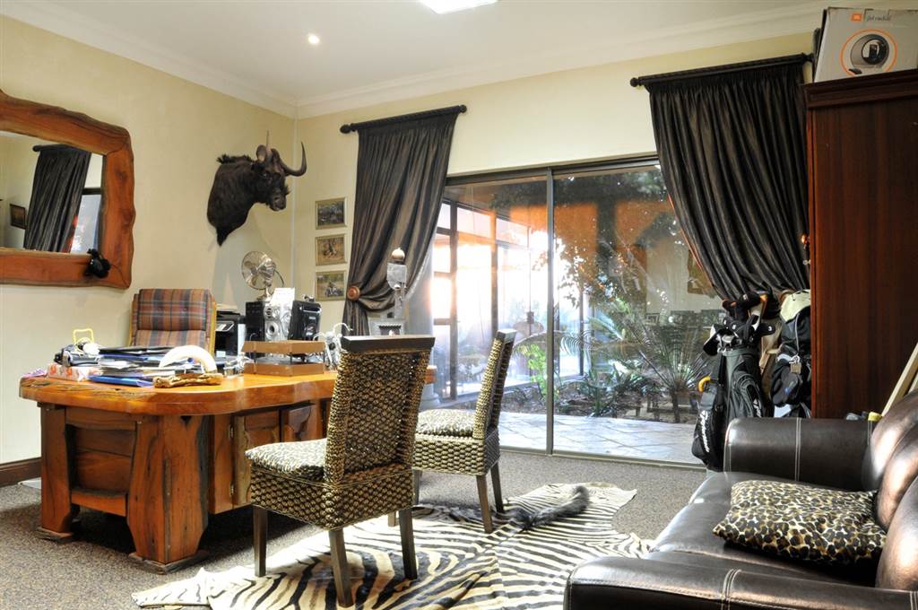 6 Bed House in Mooikloof Equestrian Estate photo number 13