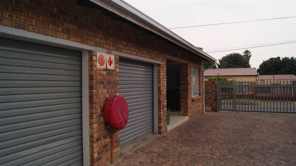 2 Bed Townhouse in Brakpan Central photo number 1