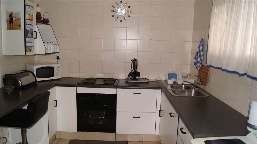 2 Bed Townhouse in Brakpan Central photo number 7