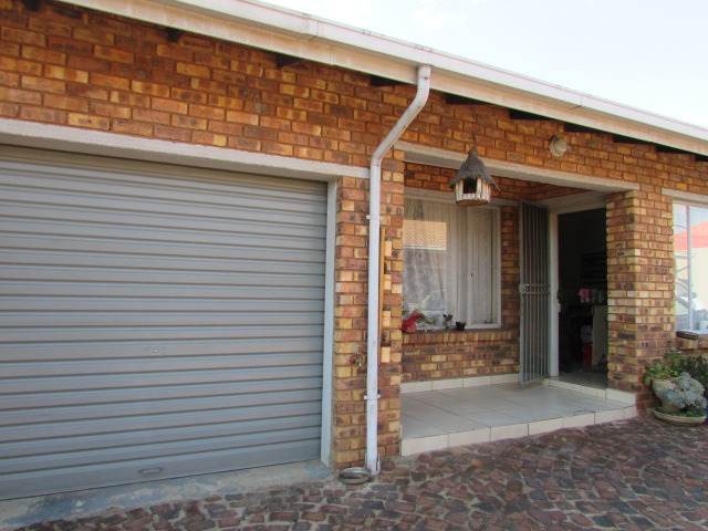 2 Bed Townhouse in Brakpan Central photo number 11