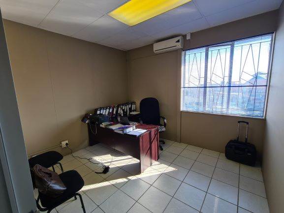 1008  m² Office Space in Kimberley Central photo number 18