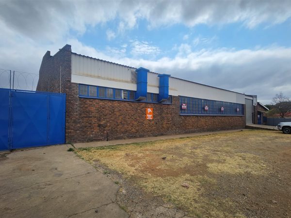 748  m² Industrial space