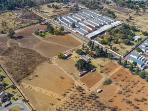 3.5 ha Land available in Alsef