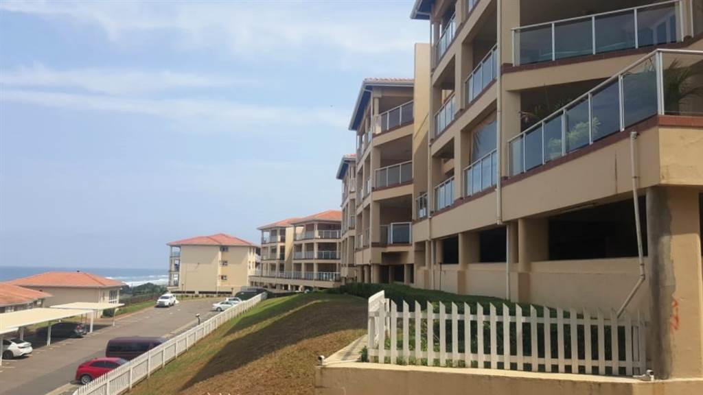 3 Bed Apartment in Illovo Beach photo number 18
