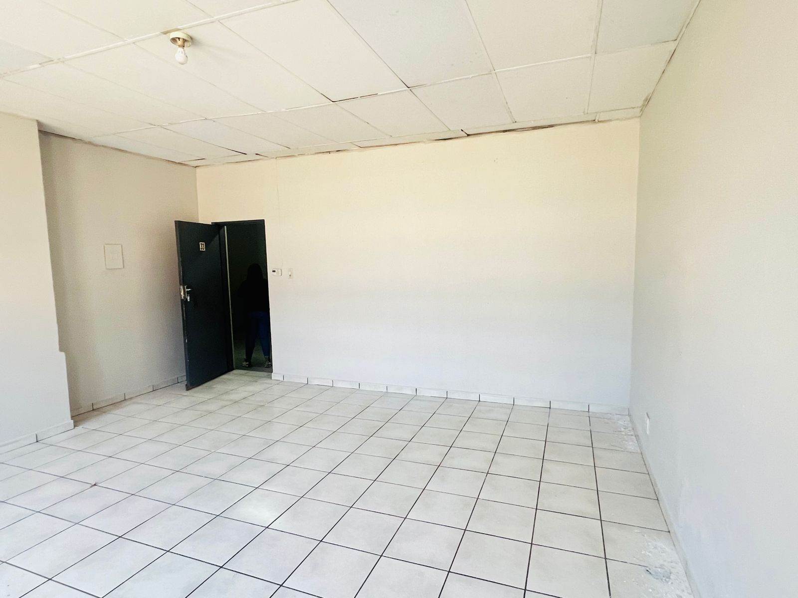 Bachelor apartment in Germiston Central photo number 16