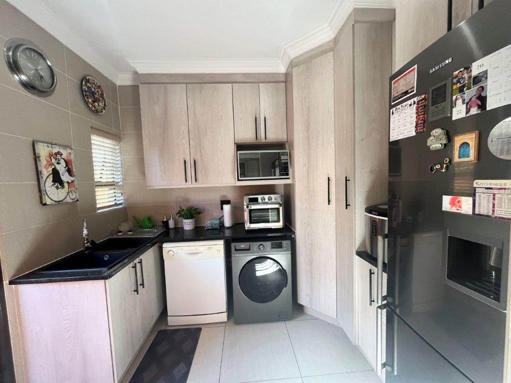3 Bed Townhouse in New Redruth photo number 11