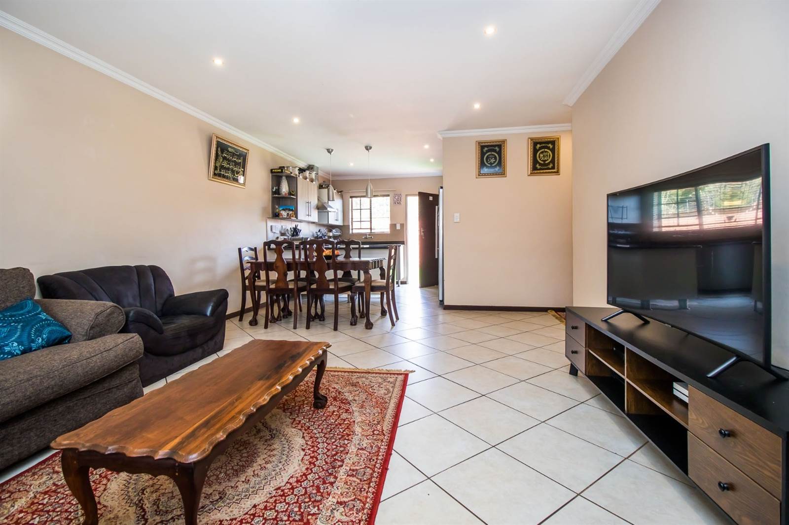 3 Bed House in Mooikloof Ridge photo number 4