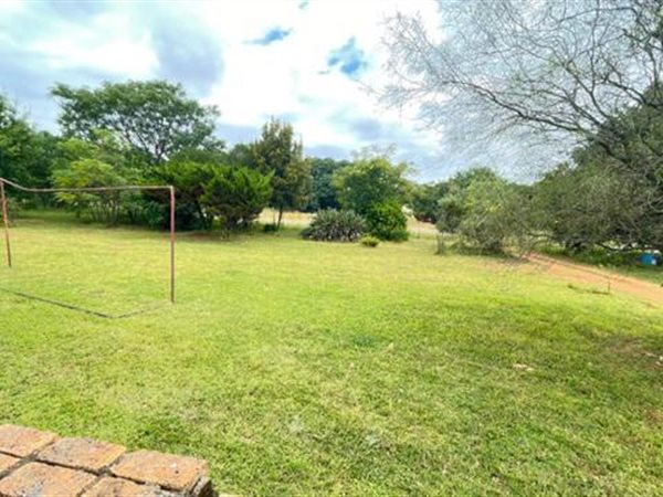 2.6 ha Land available in Blue Hills