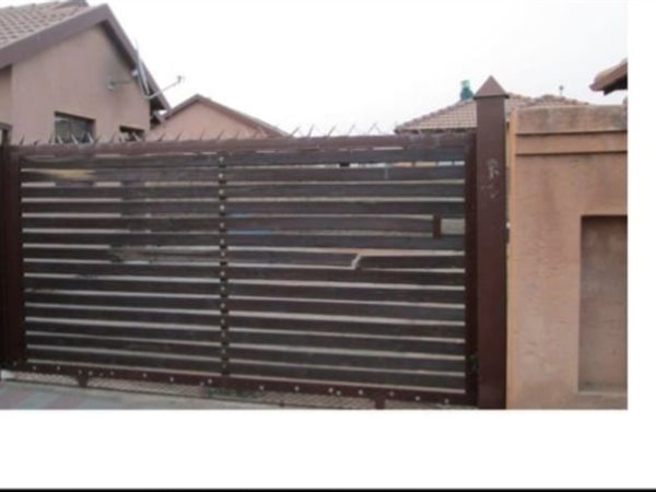 2 Bedroom House 2 Bedroom House