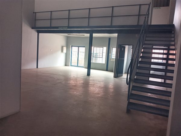 173  m² Commercial space