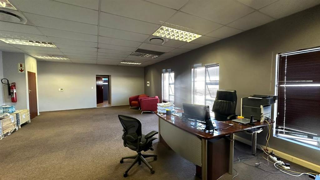 110  m² Commercial space in Route 21 Business Park photo number 8