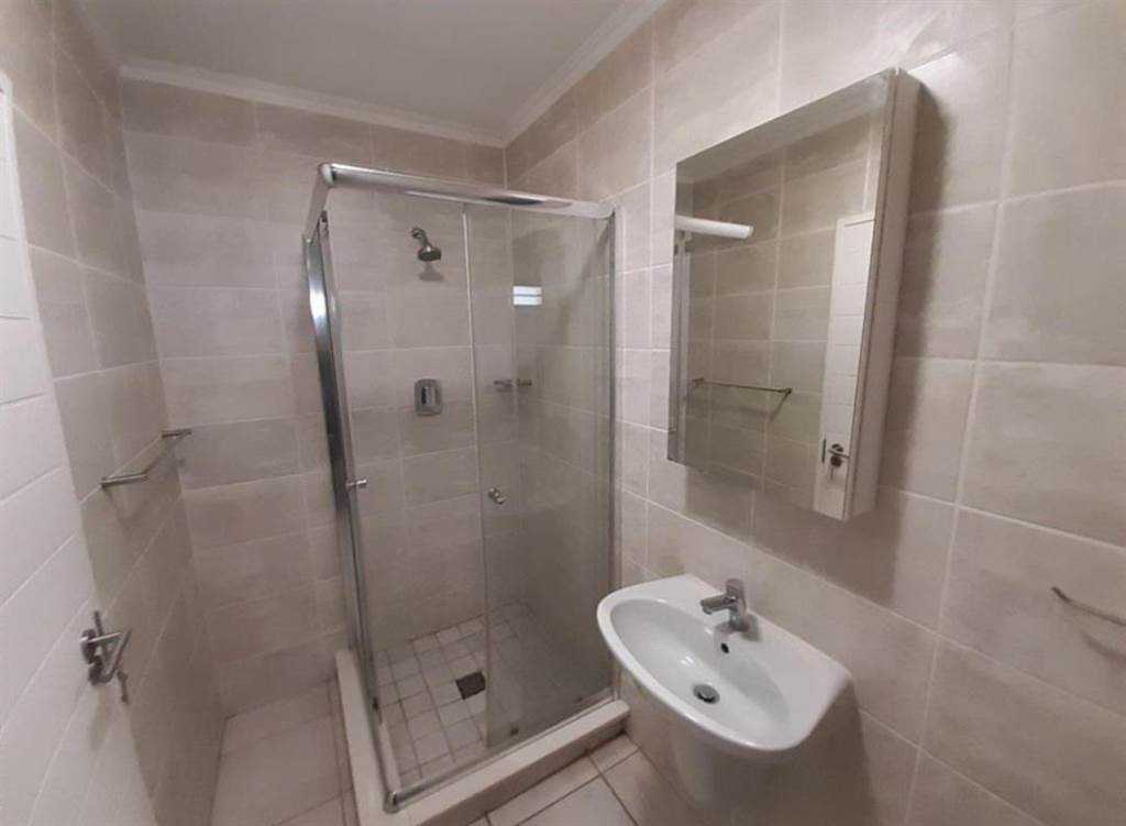 2 Bed Apartment in Witfield photo number 17