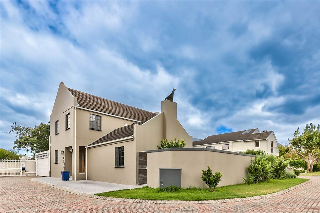 3 Bed House in Rondebosch photo number 2