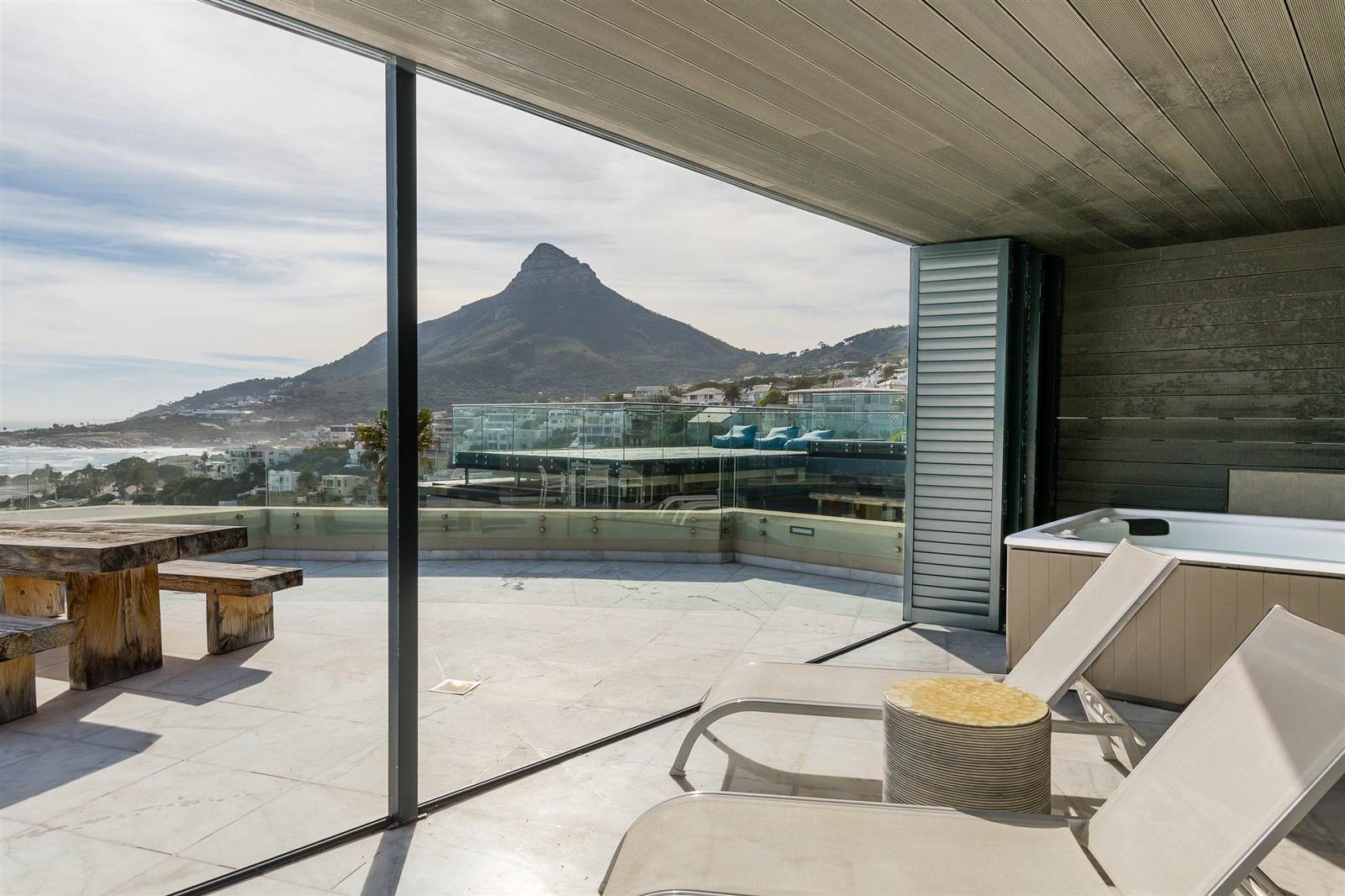 4 Bed Apartment in Camps Bay photo number 4