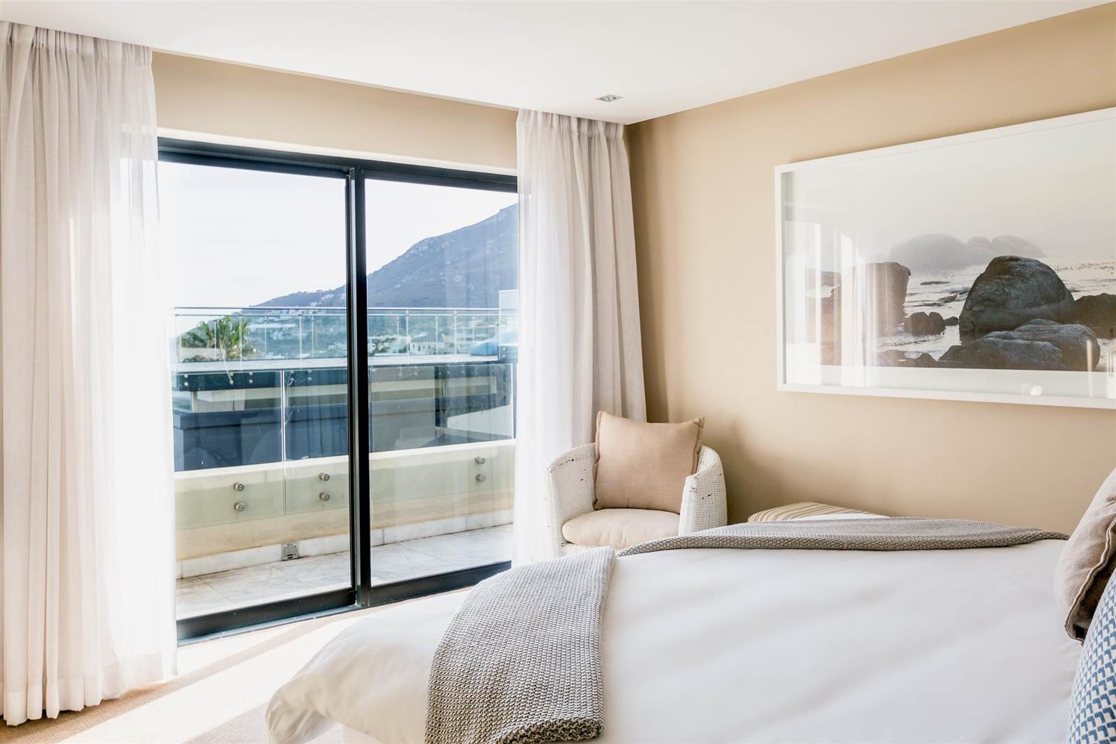 4 Bed Apartment in Camps Bay photo number 7