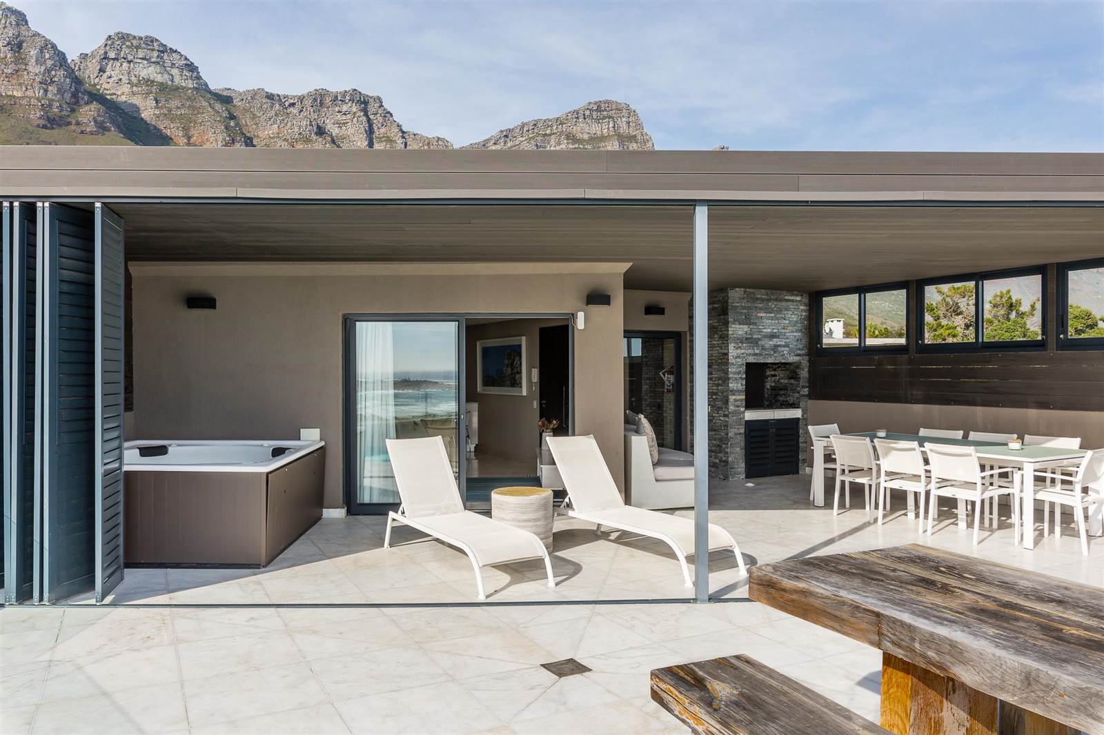4 Bed Apartment in Camps Bay photo number 5