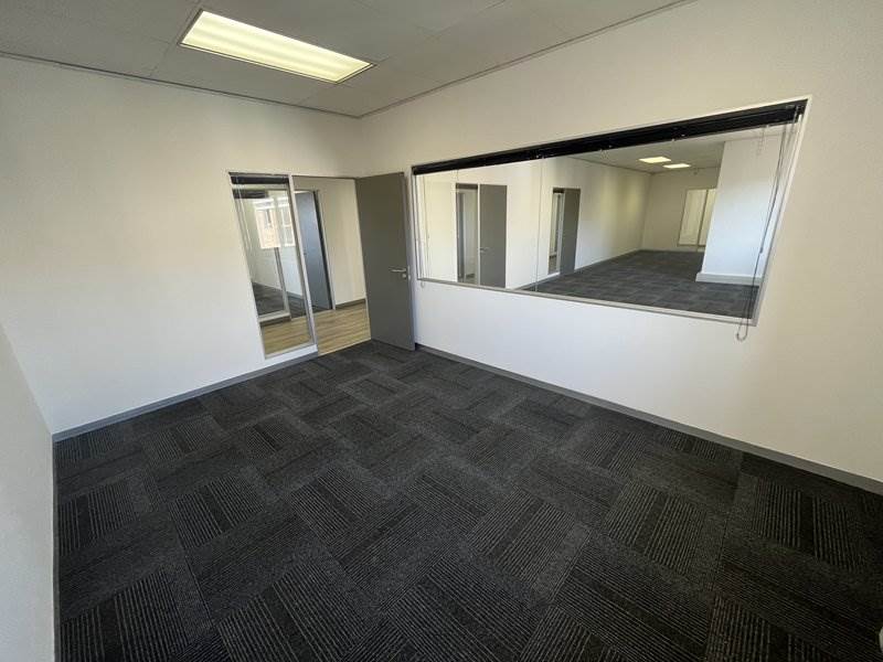 550  m² Office Space in Rivonia photo number 13