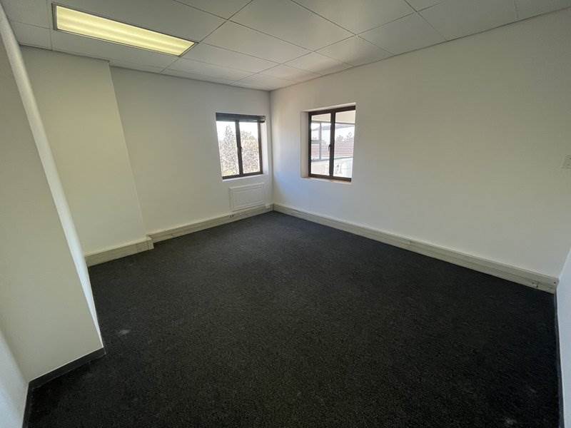 550  m² Office Space in Rivonia photo number 16