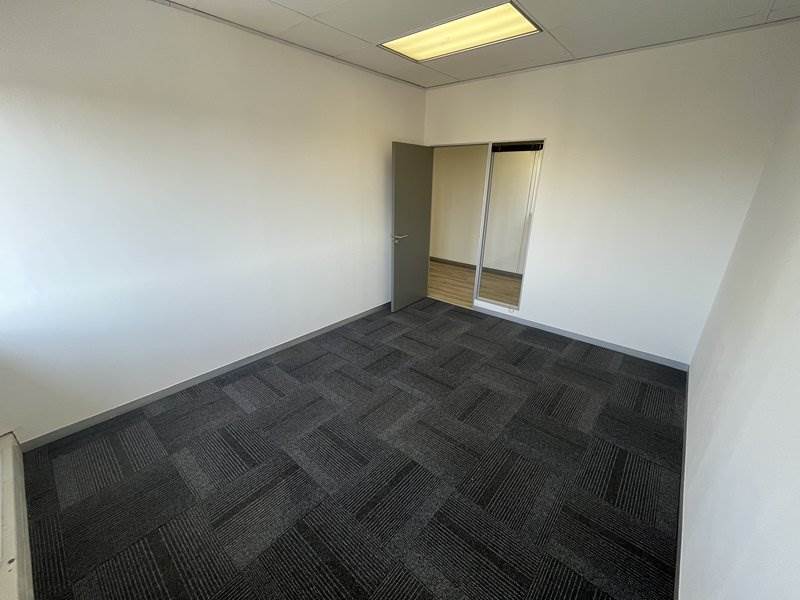 550  m² Office Space in Rivonia photo number 27