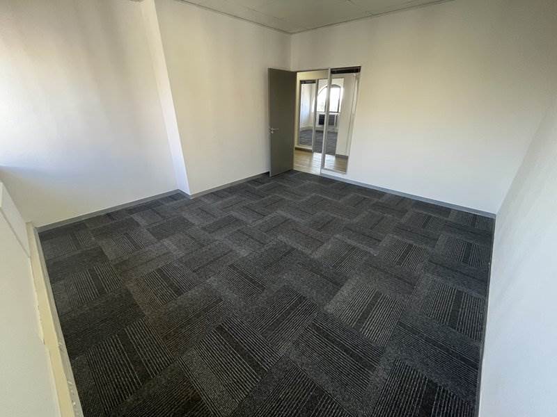 550  m² Office Space in Rivonia photo number 15