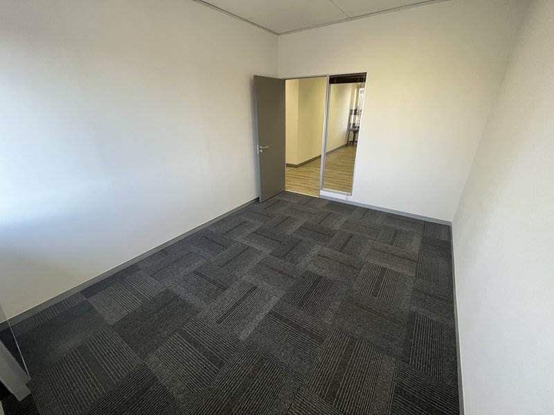 550  m² Office Space in Rivonia photo number 29