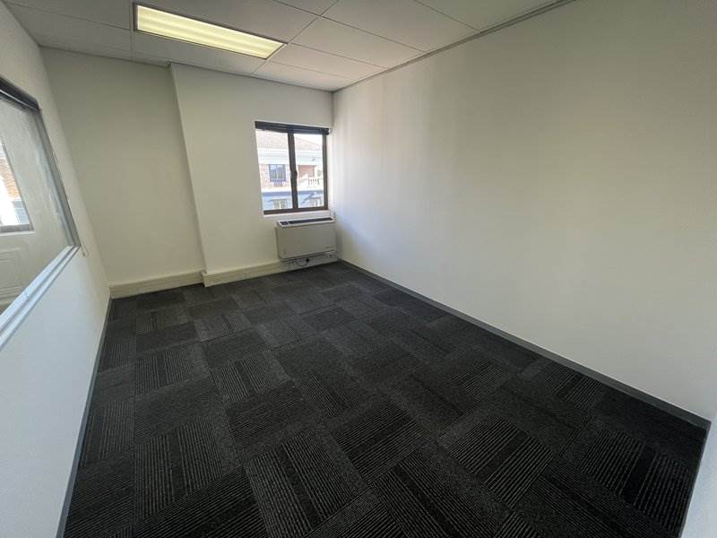 550  m² Office Space in Rivonia photo number 11