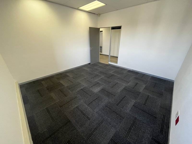 550  m² Office Space in Rivonia photo number 21
