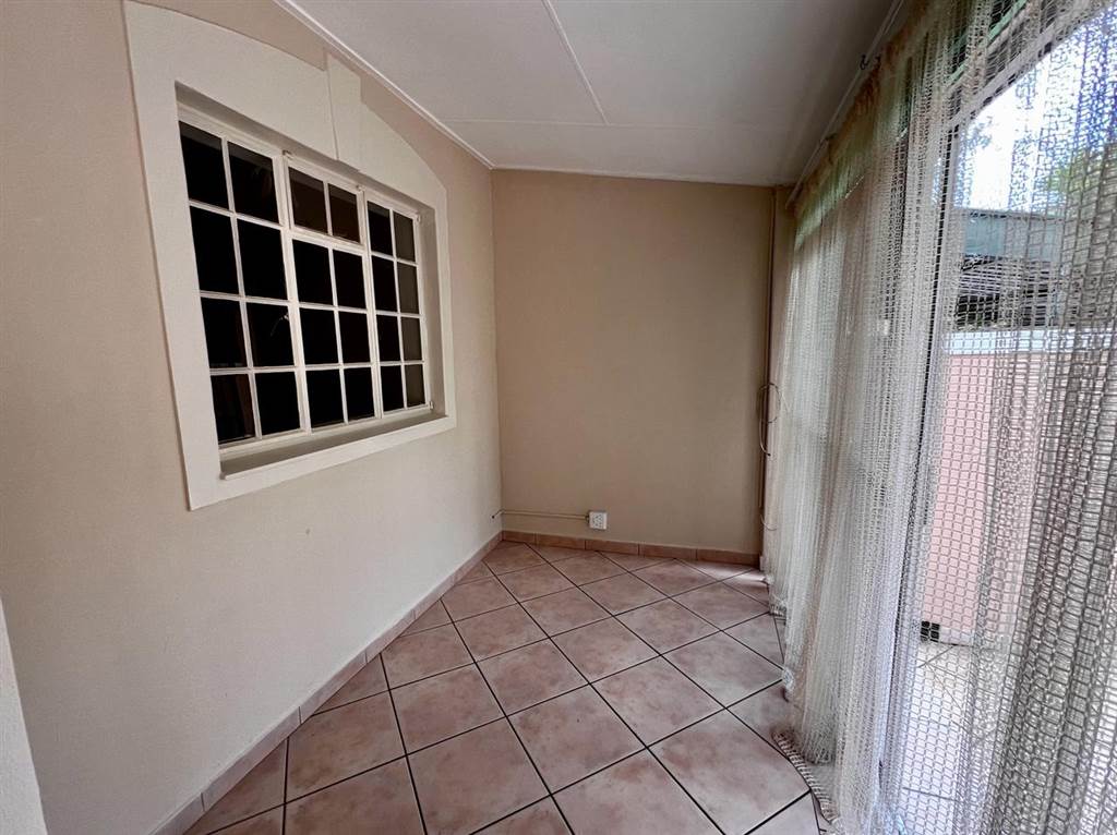 2 Bed Apartment in Rooiberg photo number 6