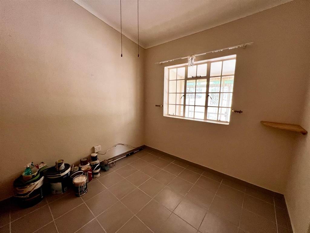 2 Bed Apartment in Rooiberg photo number 14