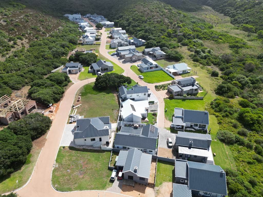 333 m² Land available in Stilbaai photo number 7