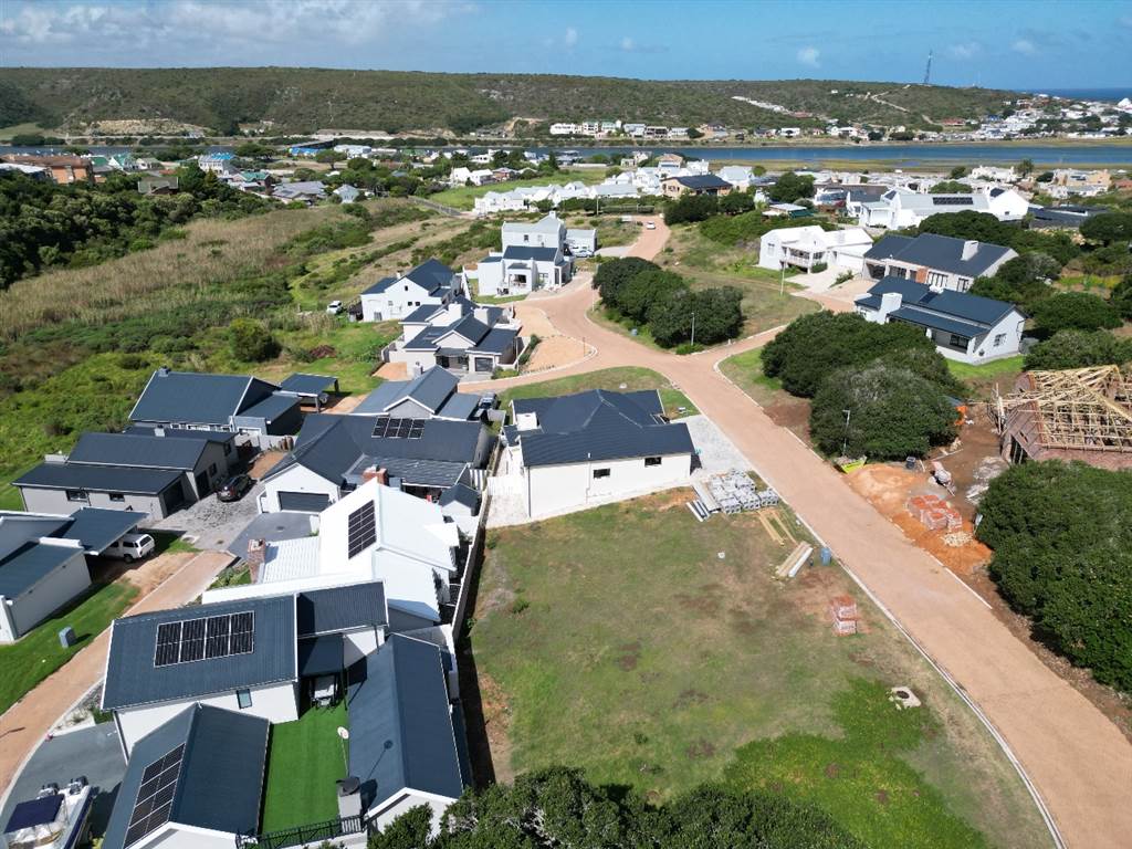 333 m² Land available in Stilbaai photo number 9