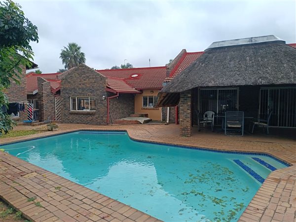 6 Bedroom House 6 Bedroom House