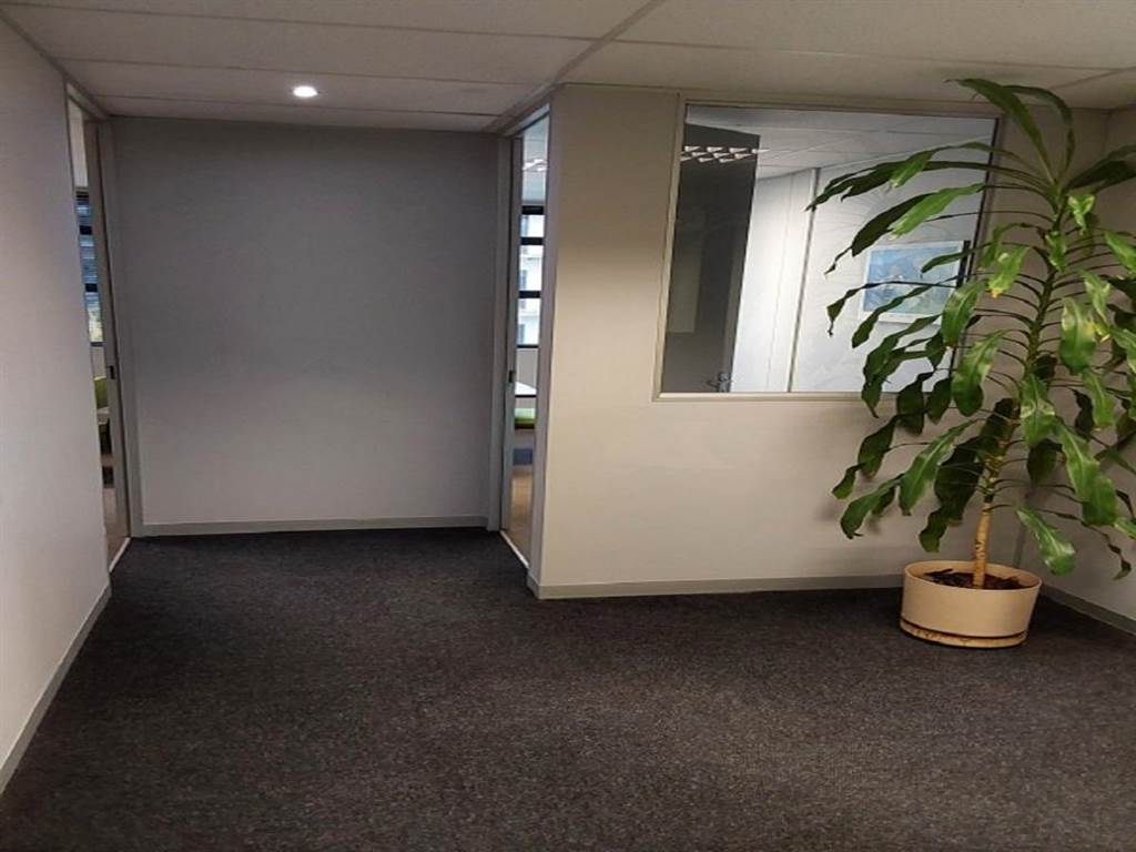 200  m² Office Space in Riverhorse Valley photo number 7