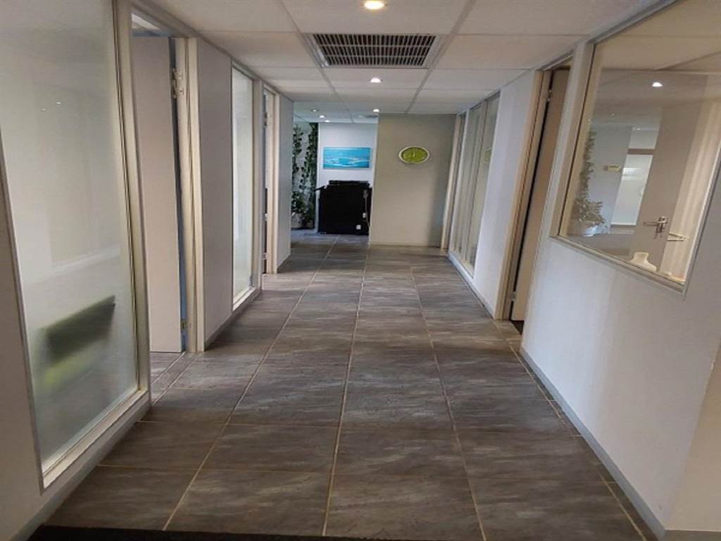 200  m² Office Space in Riverhorse Valley photo number 2