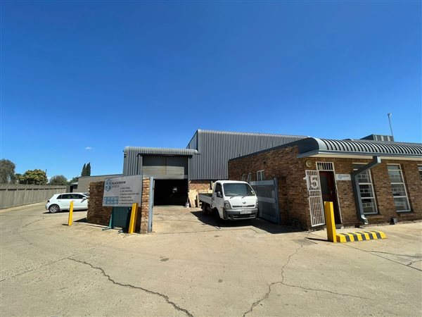 608  m² Industrial space