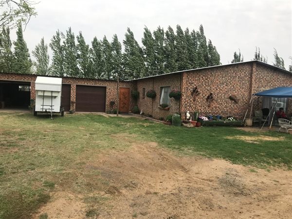 4 Bed House in Maselspoort