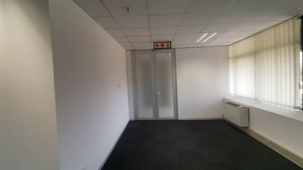 541.8  m² Commercial space in Parktown photo number 25